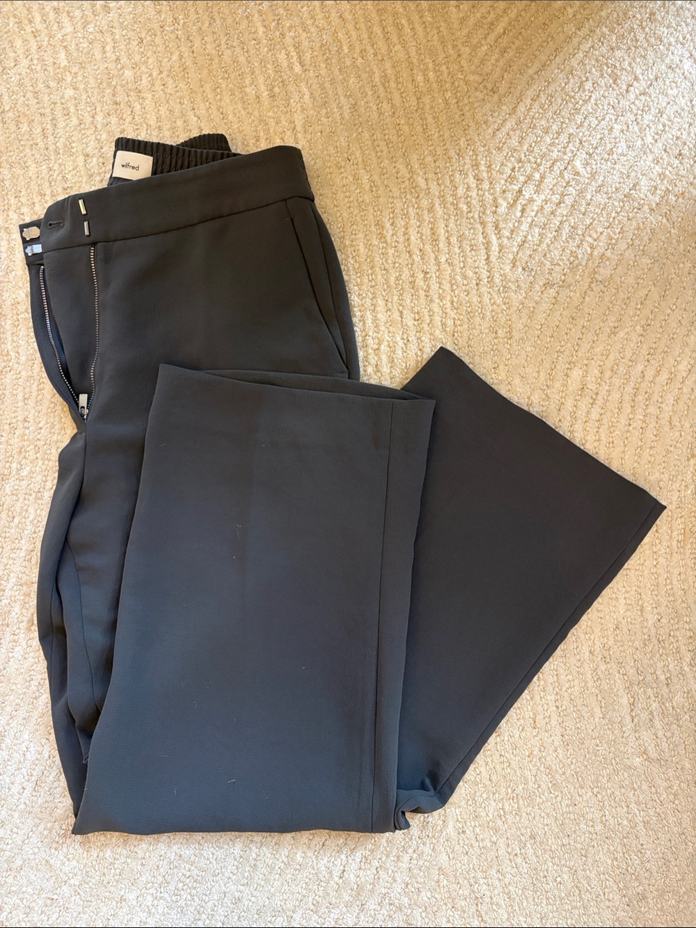 Aritzia Wilfred Alanya GRAY Wide-Leg Dress Pants size 6 NWOT reg length